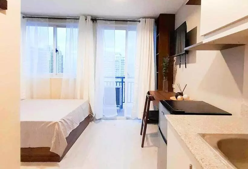 Warm And Cozy Studio With Balcony