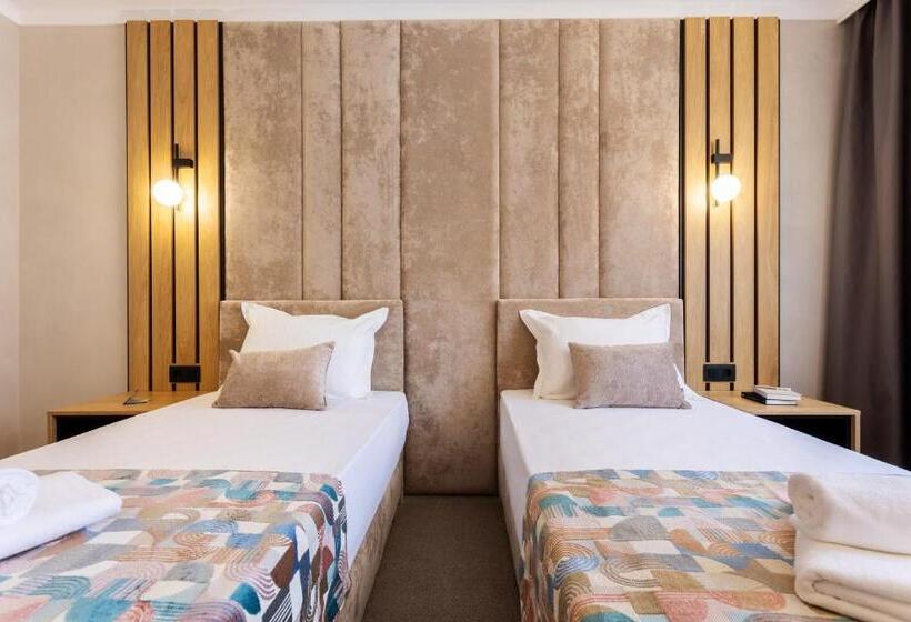 Amar Design Hotel By Hmg