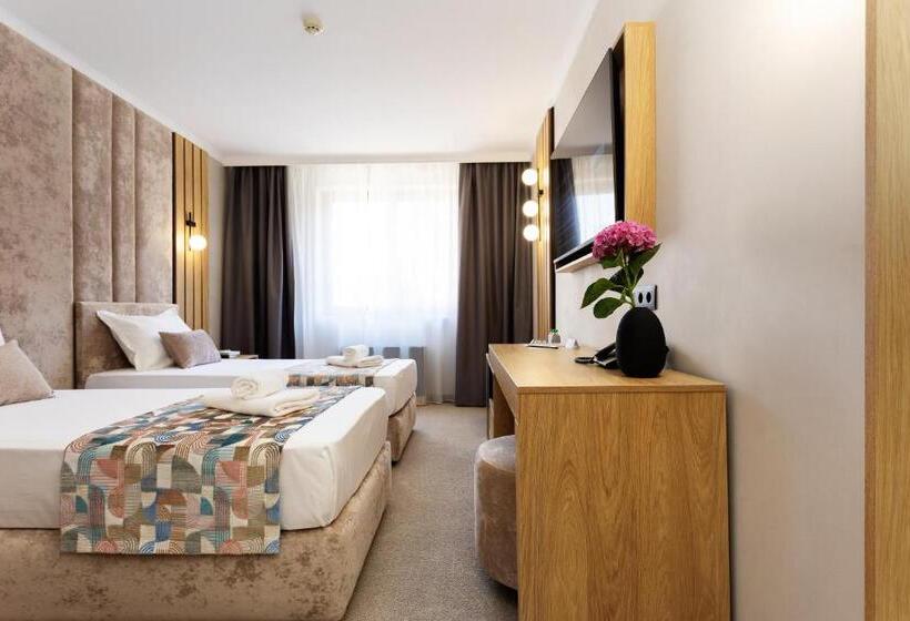 Amar Design Hotel By Hmg