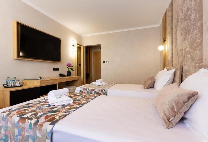 Amar Design Hotel By Hmg