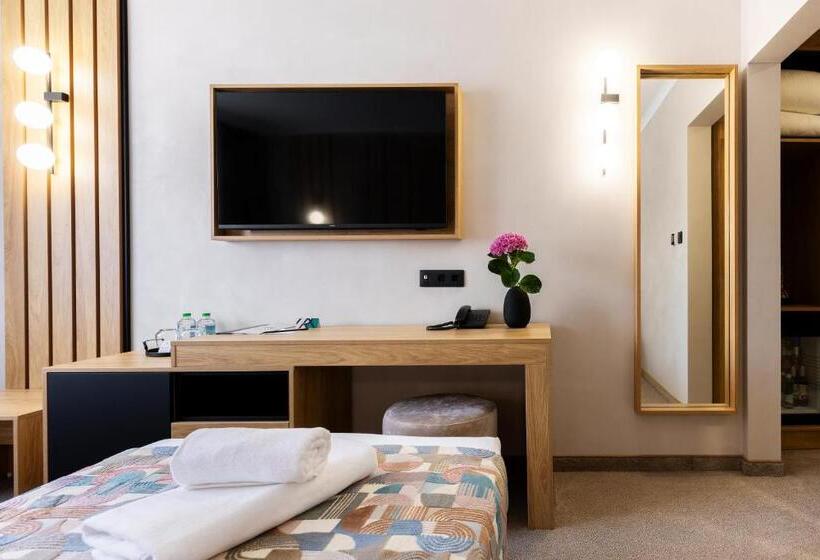 Amar Design Hotel By Hmg