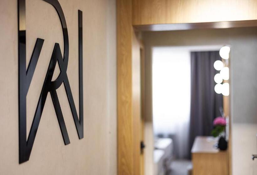 Amar Design Hotel By Hmg