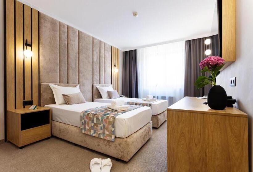 Amar Design Hotel By Hmg