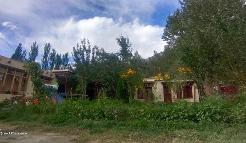 Nocleg ze śniadaniem Royal Mount Guest House Ladakh By Lexstays