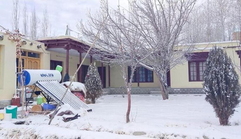 Nocleg ze śniadaniem Royal Mount Guest House Ladakh By Lexstays