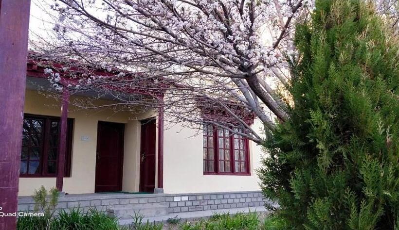 Nocleg ze śniadaniem Royal Mount Guest House Ladakh By Lexstays