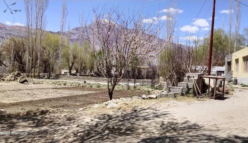 Nocleg ze śniadaniem Royal Mount Guest House Ladakh By Lexstays