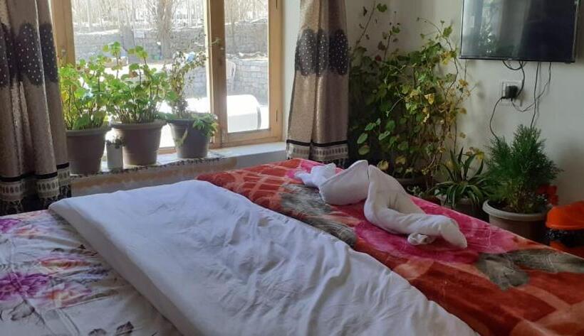 Nocleg ze śniadaniem Royal Mount Guest House Ladakh By Lexstays