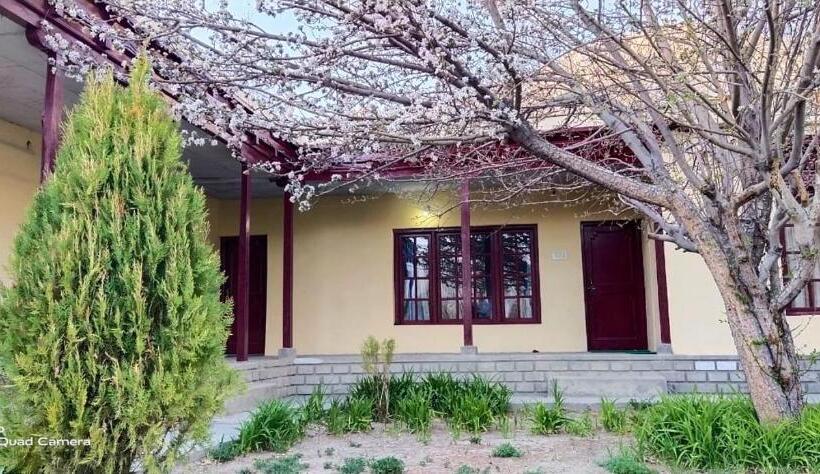 Nocleg ze śniadaniem Royal Mount Guest House Ladakh By Lexstays