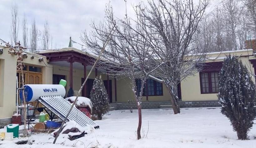 Nocleg ze śniadaniem Royal Mount Guest House Ladakh By Lexstays