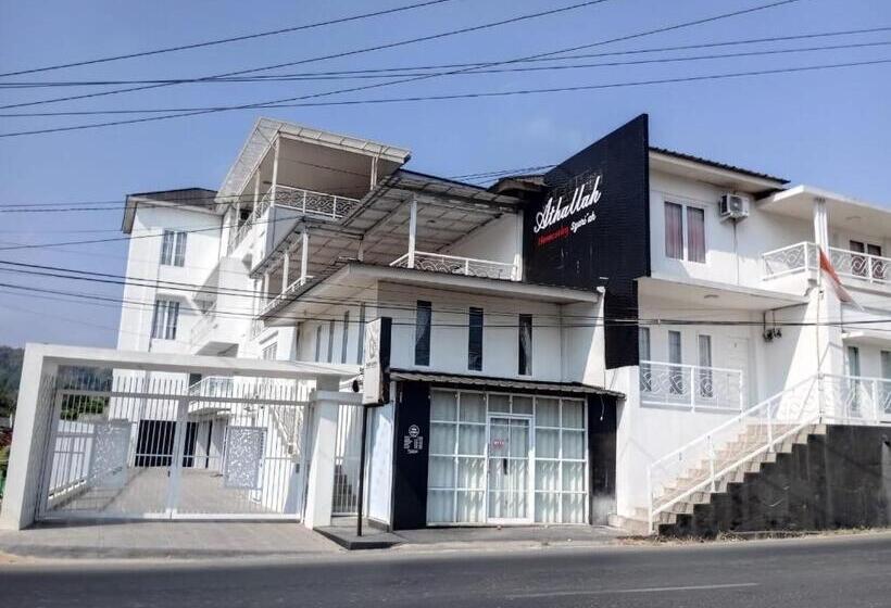 Отель Athallah Homestay Syariah