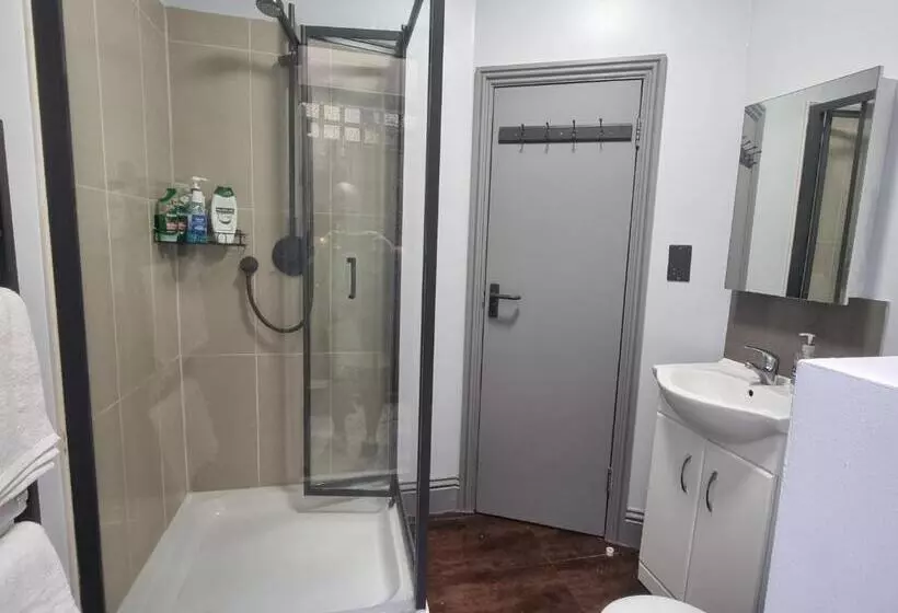 پانسیون Big Double Room, 20 Mins To London