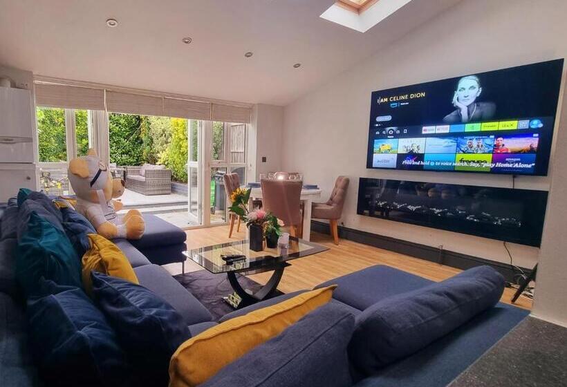 بنسيون Big Double Room, 20 Mins To London