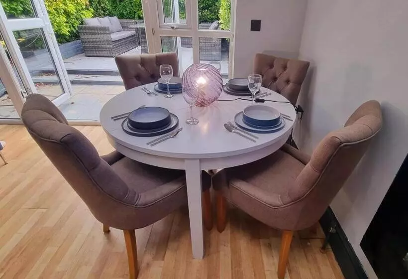 پانسیون Big Double Room, 20 Mins To London