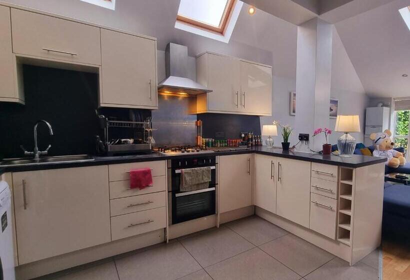 بنسيون Big Double Room, 20 Mins To London