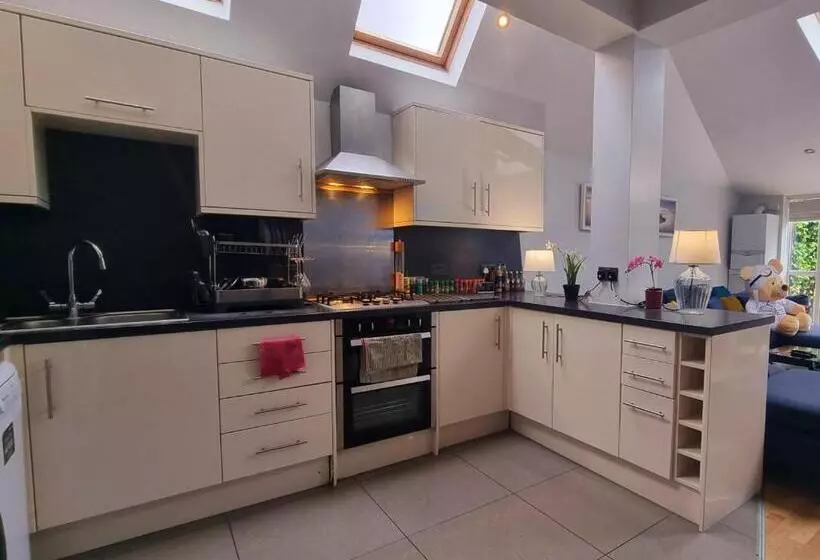 پانسیون Big Double Room, 20 Mins To London