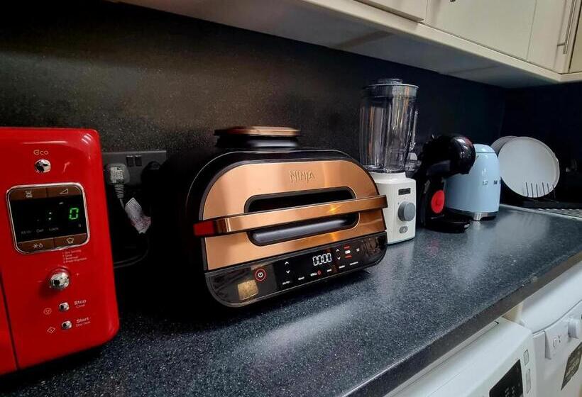 بنسيون Big Double Room, 20 Mins To London