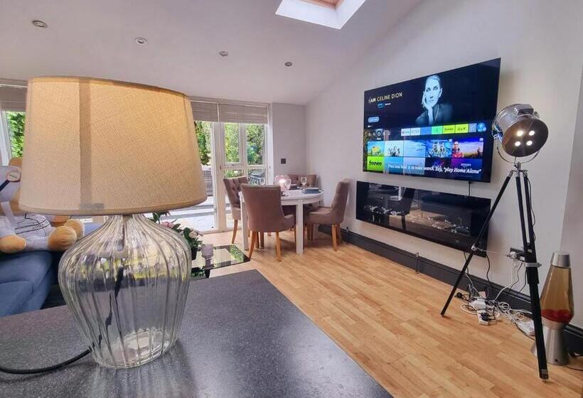 بنسيون Big Double Room, 20 Mins To London