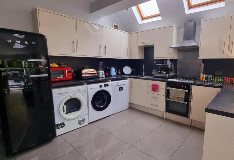 بنسيون Big Double Room, 20 Mins To London