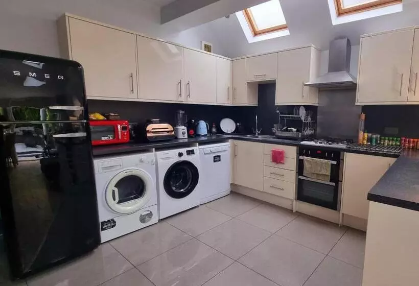پانسیون Big Double Room, 20 Mins To London
