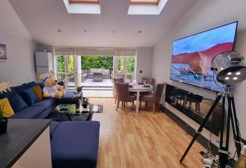 بنسيون Big Double Room, 20 Mins To London