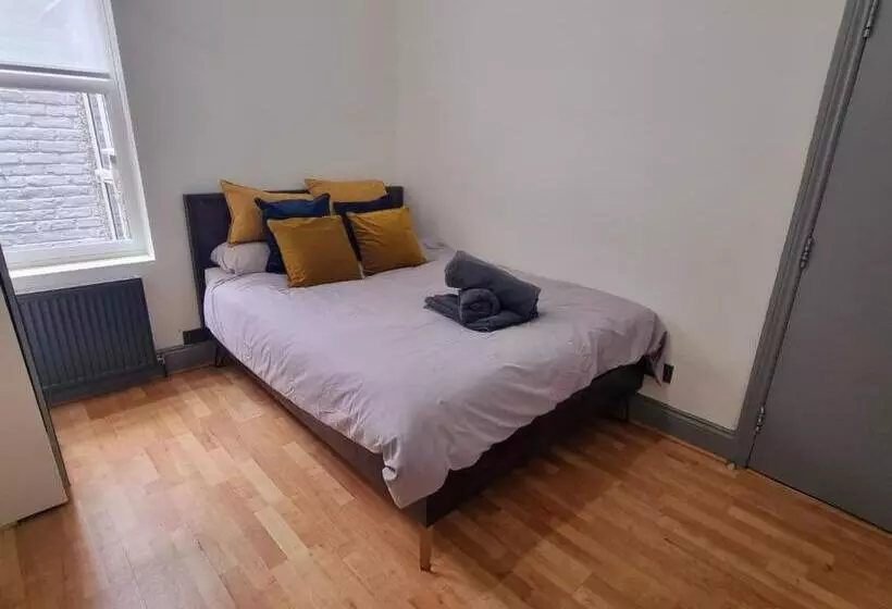 پانسیون Big Double Room, 20 Mins To London