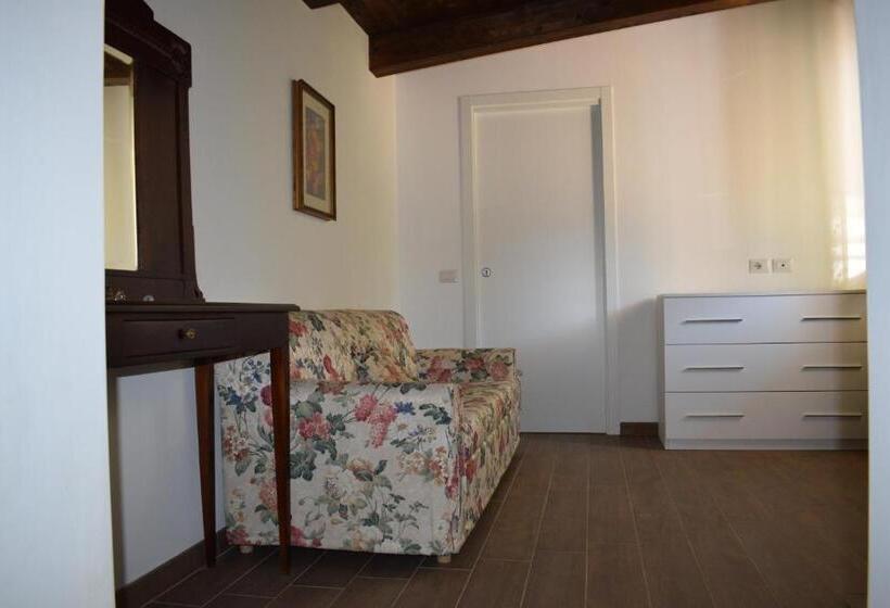 بنسيون Domus Rosea