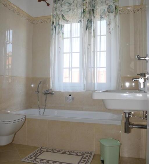 بنسيون Domus Rosea