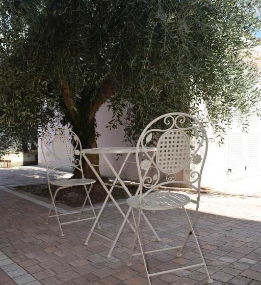 بنسيون Domus Rosea