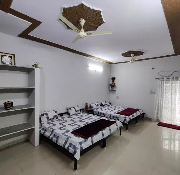 ペンション Krishnaalay Guest House