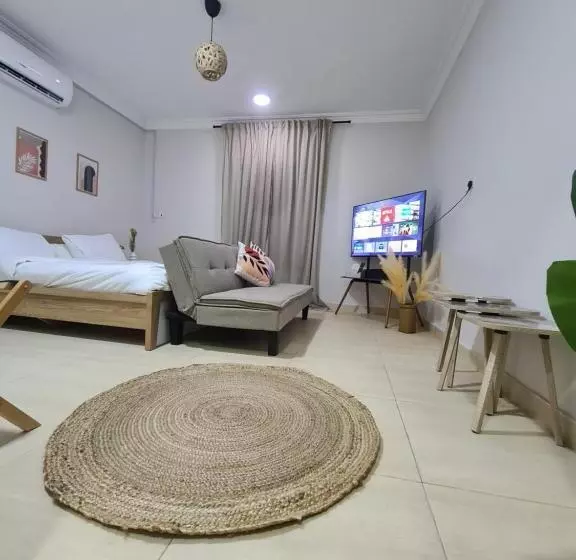 استديو الدمام حي النور دخـول ذاتي   الفيروز الفندقية