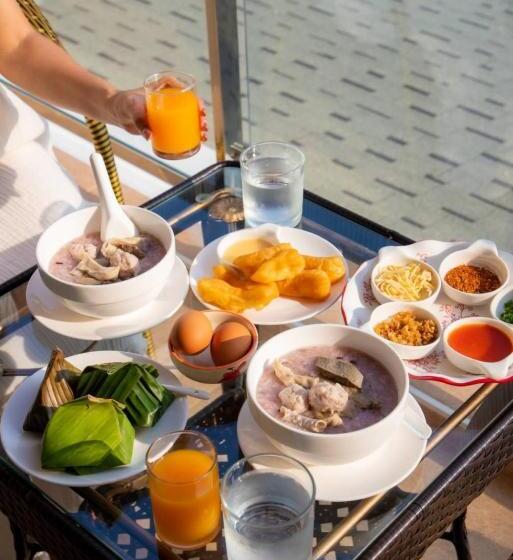 2sis S Khanom Resotel