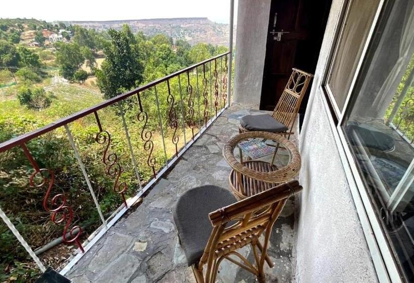 Hôtel Wandr Tabletop