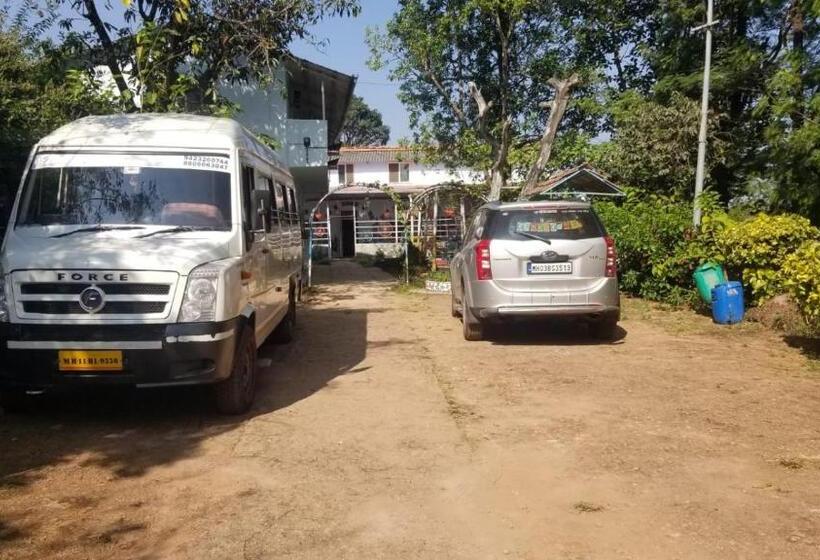 Hôtel Wandr Tabletop