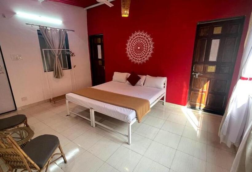 Hôtel Wandr Tabletop