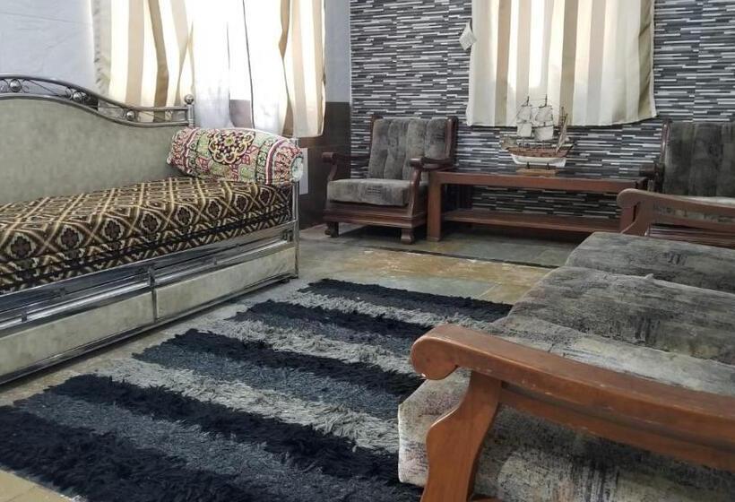 Hôtel Wandr Tabletop