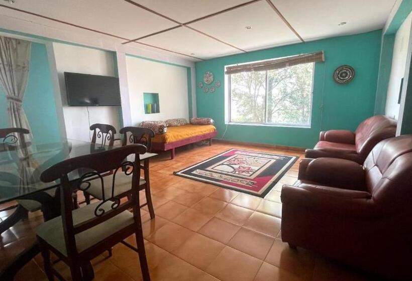 Hôtel Wandr Tabletop