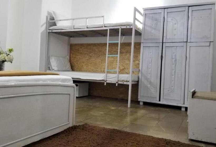 Hôtel Wandr Tabletop