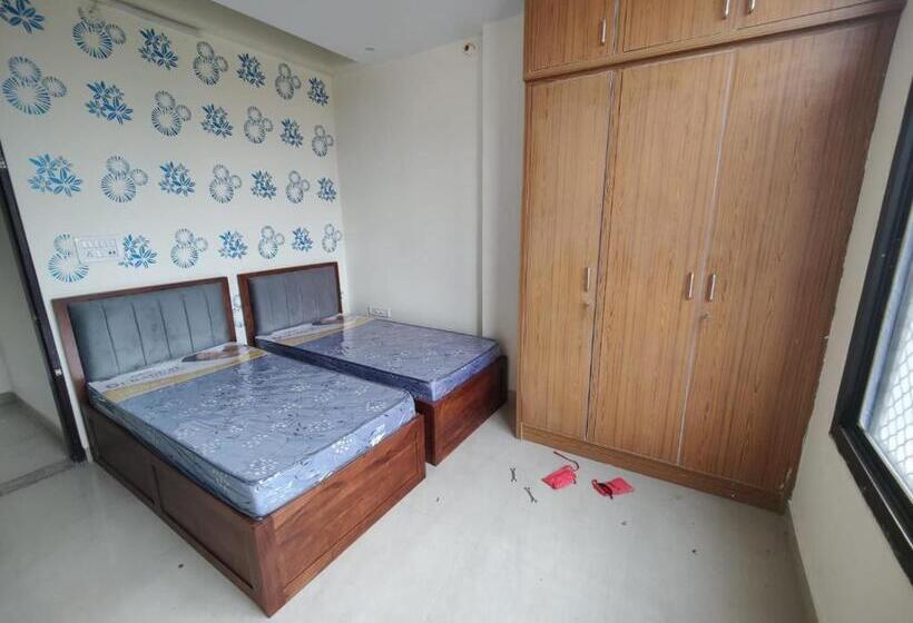 Nomadic Paying Guest