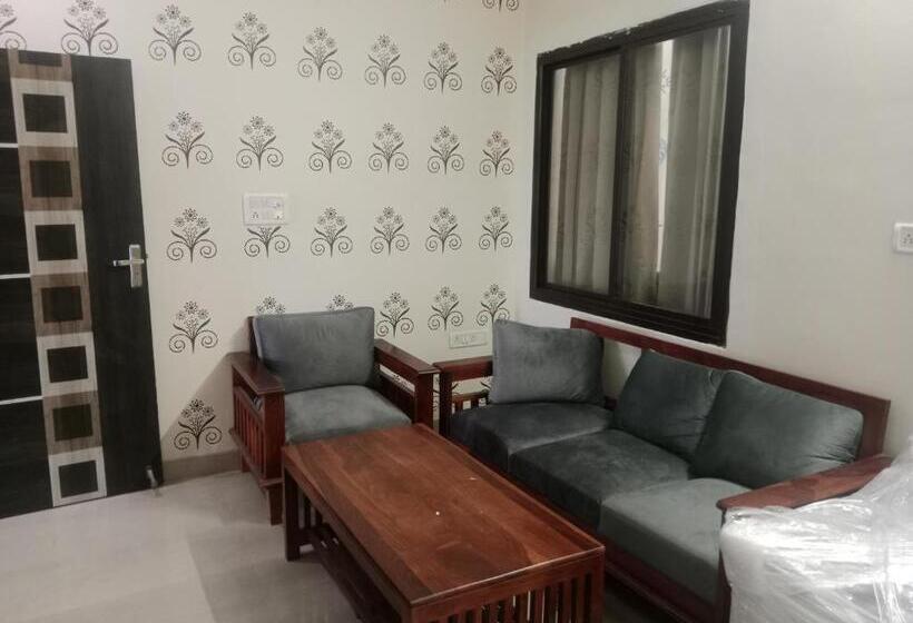 Nomadic Paying Guest