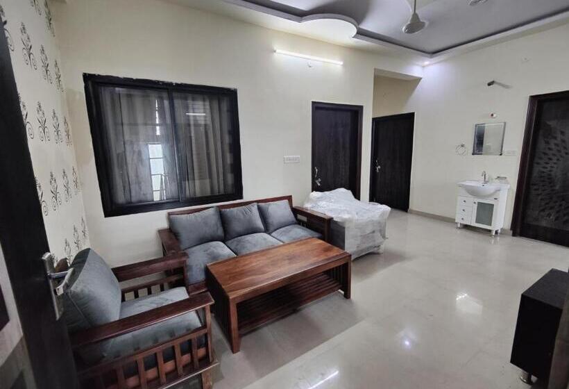 Nomadic Paying Guest