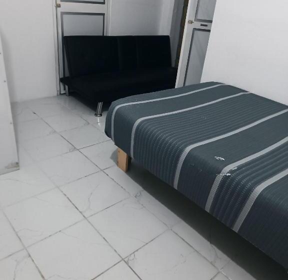 پانسیون Hostal Tipi