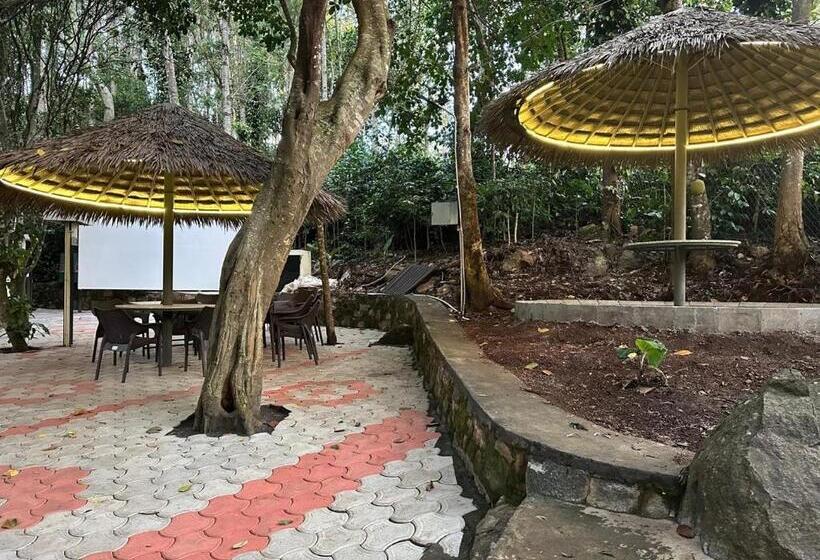 אתר נופש 100 Oaks Estate