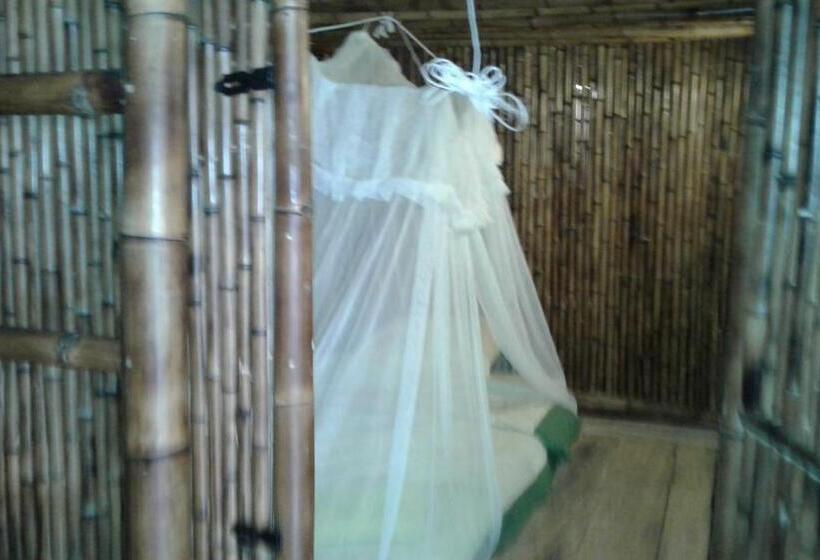 هتل Bamboo Lodge