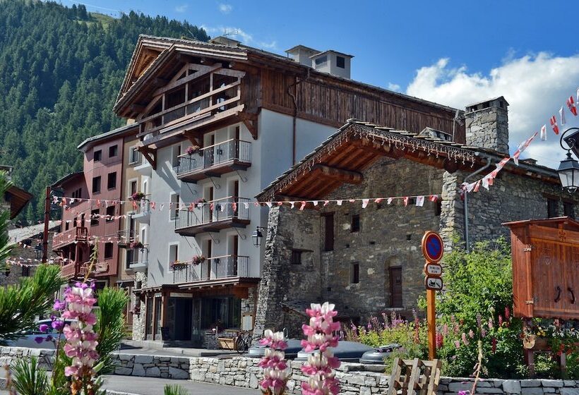 هتل Maison De Famille Les 5 Frères