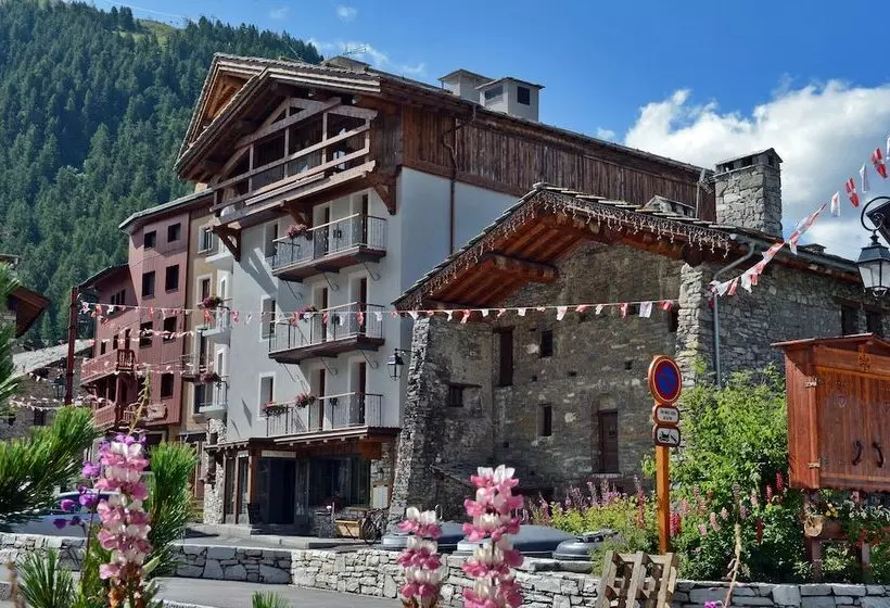 هتل Maison De Famille Les 5 Frères