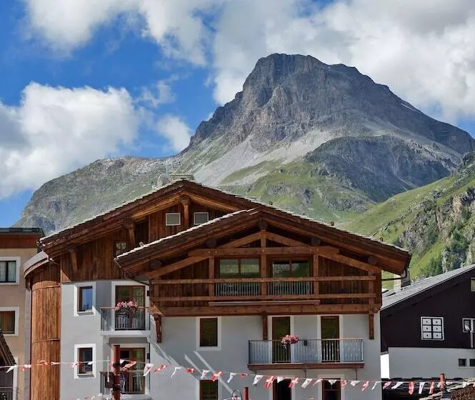 هتل Maison De Famille Les 5 Frères