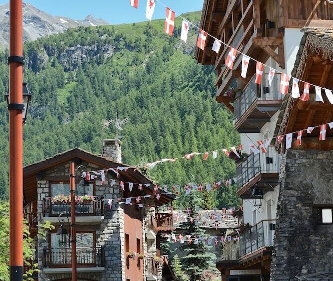 هتل Maison De Famille Les 5 Frères