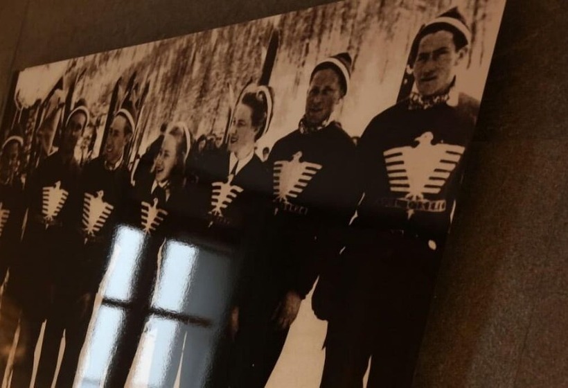 هتل Maison De Famille Les 5 Frères