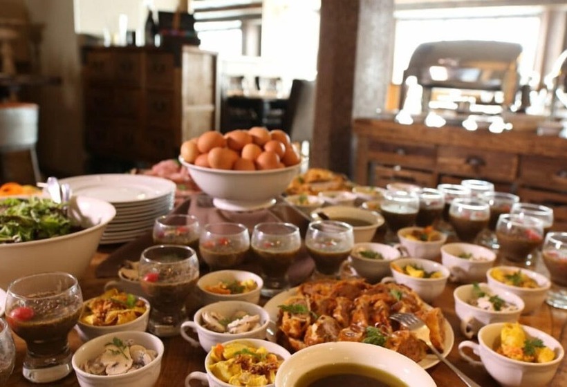 هتل Maison De Famille Les 5 Frères